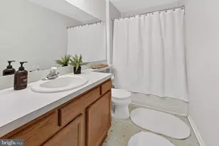 901 Oliphant Ln, Mount Laurel, NJ 08054 - Photo 4