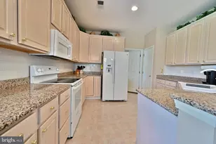 17 Barbary Ln, Mansfield Township, NJ 08022 - Photo 4