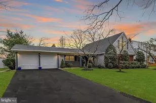 130 Club House Dr, Willingboro, NJ 08046 - Photo 2