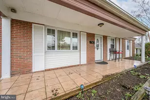 7 Ebbtide Ln, Willingboro, NJ 08046 - Photo 2