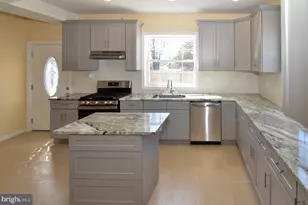 628 W 2nd St, Florence, NJ 08518 - Photo 6