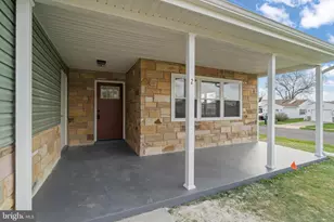 2 Farrington Ct, Southampton, NJ 08088 - Photo 4