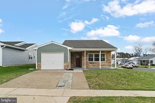 2 Farrington Ct, Southampton, NJ 08088 - Photo 2