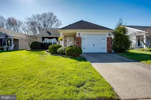 32 Finchley Ct, Southampton, NJ 08088 - Photo 1
