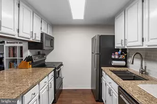 6 W Azalea Ln, Mount Laurel, NJ 08054 - Photo 4