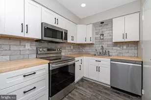 3045 Harbour Dr, Palmyra, NJ 08065 - Photo 2