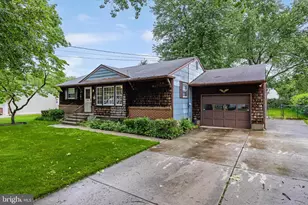 606 Hamilton Dr, Cinnaminson, NJ 08077 - Photo 2