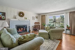 37 N Lakeside Dr W, Medford, NJ 08055 - Photo 4