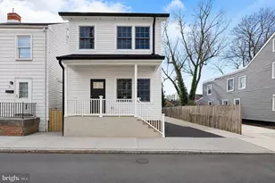 32 West St, Bordentown, NJ 08505 - Photo 4