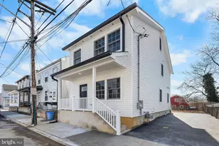 32 West St, Bordentown, NJ 08505 - Photo 2
