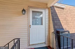 23 Florence Tollgate, Florence, NJ 08518 - Photo 2