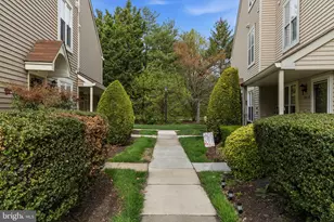 303 Sedgefield Dr, Mount Laurel, NJ 08054 - Photo 2