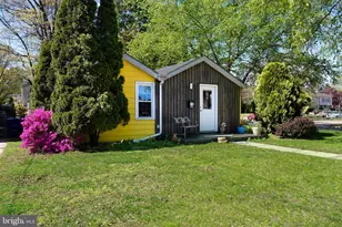 402 Shaver Dr, Florence, NJ 08518 - Photo 2