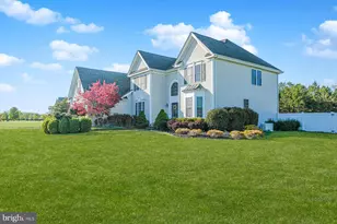 43 Oxford Cir, Southampton, NJ 08088 - Photo 2