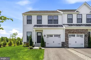 22 Cinnamon Ln, Mount Laurel, NJ 08054 - Photo 1