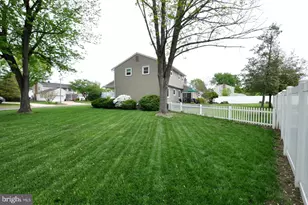 102 Holiday Ct, Mount Laurel, NJ 08054 - Photo 6