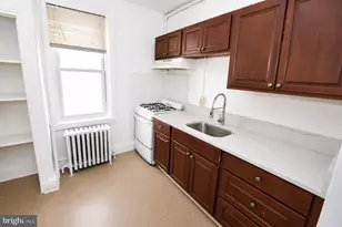 219 Wood St, Burlington, NJ 08016 - Photo 2