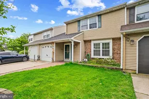 109 Stratton Ln, Mount Laurel, NJ 08054 - Photo 2