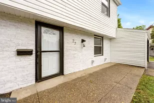 27 Parkside Cir, Willingboro, NJ 08046 - Photo 2