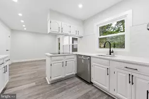 27 Parkside Cir, Willingboro, NJ 08046 - Photo 12