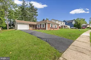 52 Pinafore Ln, Willingboro, NJ 08046 - Photo 2