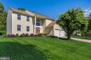 17 Adams Dr, Burlington, NJ 08016 - Photo 2