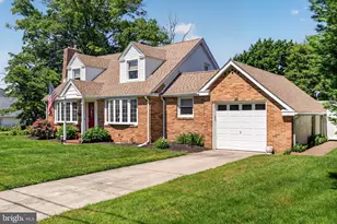 308 Lilac Ln, Delanco, NJ 08075 - Photo 2