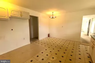 7 Lansdowne Rd, Burlington, NJ 08016 - Photo 2