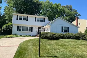 528 S Brentwood Dr, Mount Laurel, NJ 08054 - Photo 2