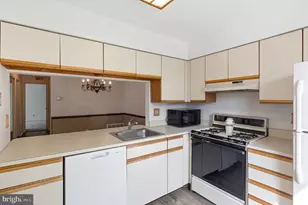 1404 Denham Ct, Mount Laurel, NJ 08054 - Photo 10