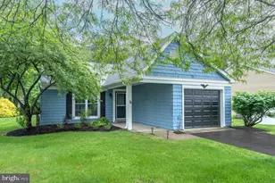 877 Westminster Dr N, Southampton, NJ 08088 - Photo 2