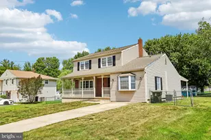 102 Cambridge Dr, Cinnaminson, NJ 08077 - Photo 2