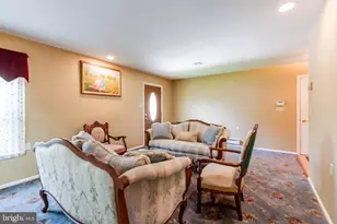 162 Huntington Dr, Southampton Twp, NJ 08088 - Photo 2
