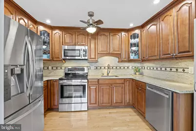 275 Green Street #5H1, Beverly, NJ 08010 - Photo 2