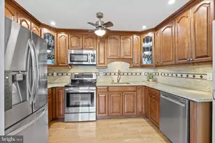 275 Green St, Beverly, NJ 08010 - Photo 2