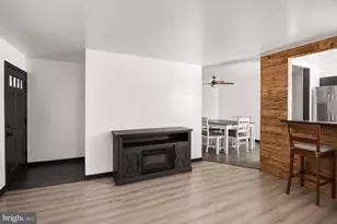 13 Jefferson Square, Edgewater Park, NJ 08010 - Photo 2