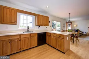 64 Jennifer Ln, Burlington, NJ 08016 - Photo 6