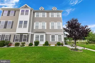 42 Mountie Ln, Chesterfield Township, NJ 08515 - Photo 2