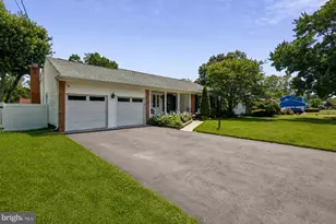 702 Parry Blvd, Cinnaminson, NJ 08077 - Photo 2