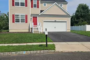 323 Pigott Dr, Florence, NJ 08518 - Photo 2