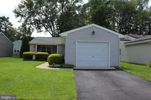 73 Huntington Dr, Southampton, NJ 08088 - Photo 2