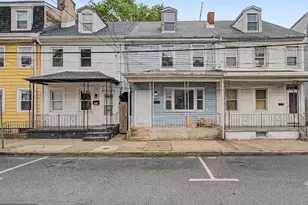 411 Lawrence St, Burlington, NJ 08016 - Photo 1