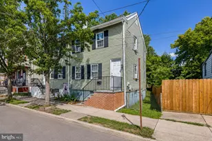 77 Mary St, Bordentown, NJ 08505 - Photo 2