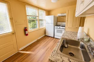 26 W Union St, Burlington, NJ 08016 - Photo 8