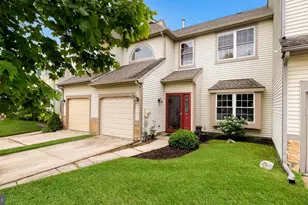 102 Sandhurst Dr, Mount Laurel, NJ 08054 - Photo 2
