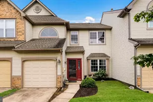 102 Sandhurst Dr, Mount Laurel, NJ 08054 - Photo 1