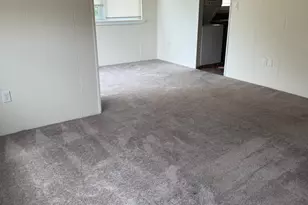 40 Florence Tollgate Pl, Florence, NJ 08518 - Photo 2