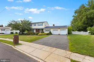 14 Independence Dr, Bordentown, NJ 08505 - Photo 2