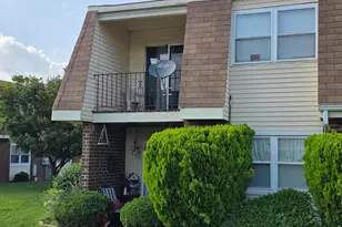 15 Florence Tollgate Pl, Burlington, NJ 08016 - Photo 2