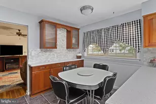 8 W Point Dr, Bordentown, NJ 08505 - Photo 10